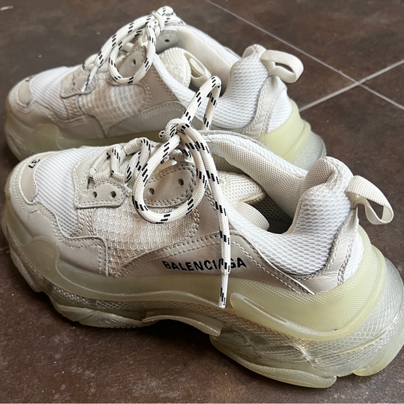 Triple S Balenciaga - Women - Picture 1 of 6